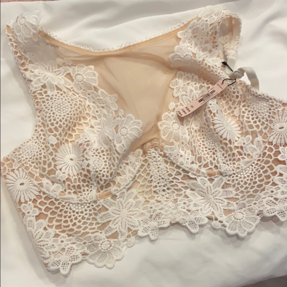 Victoria Secret 32D bra